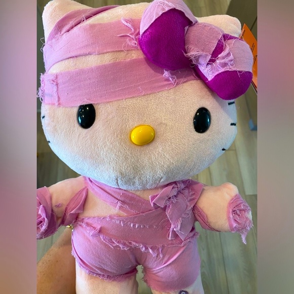 Hello Kitty Halloween Mummy Animated Dancing Plush Side Stepper Sanrio 2024 - Picture 8 of 9